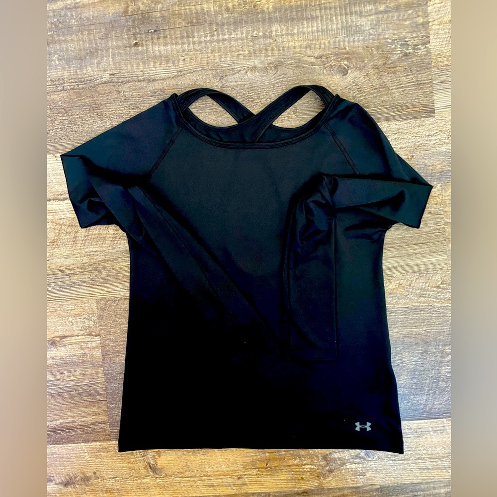 UNDER ARMOUR Black long sleeves